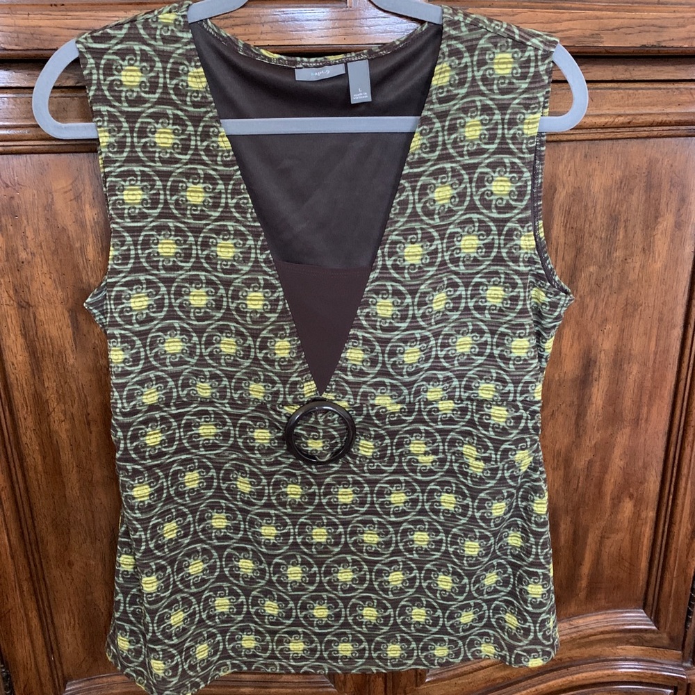Sleeveless V-neck summer shirt with faux buckle